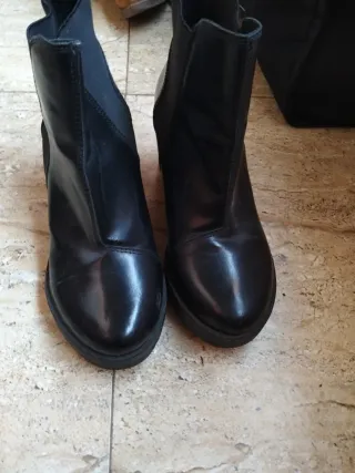 2 Pares Botines Piel Negros