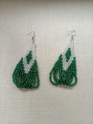 Pendientes largos lágrima invertida