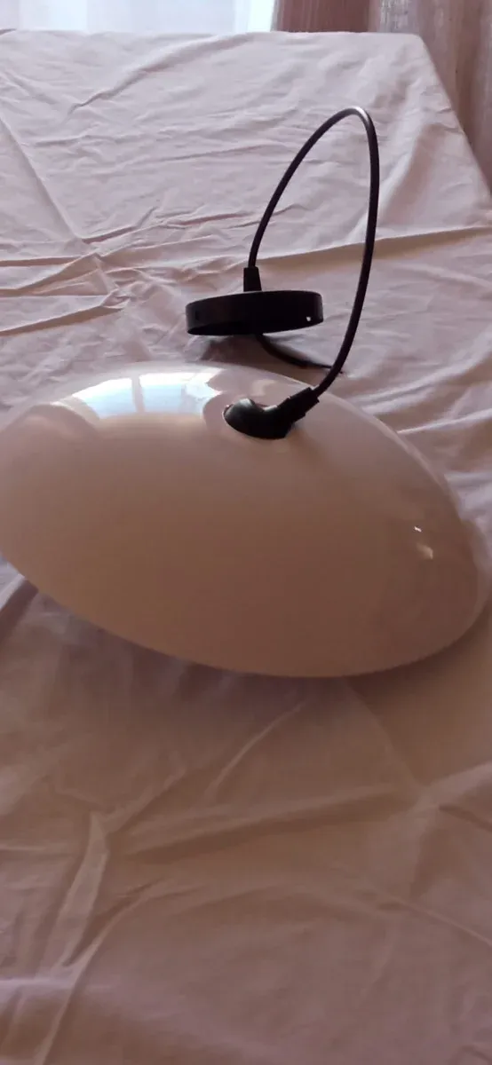 Lámpara colgante beige y negra