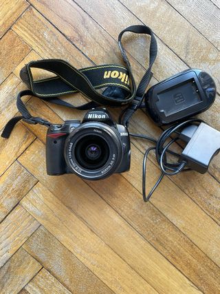 Nikon D3000 + Obiettivo 18-55mm