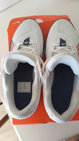 Zapatillas Nike Blancas y Rojas