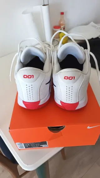 Zapatillas Nike Blancas y Rojas