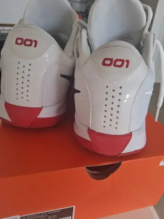 Zapatillas Nike Blancas y Rojas