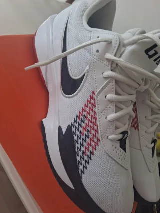 Zapatillas Nike Blancas y Rojas