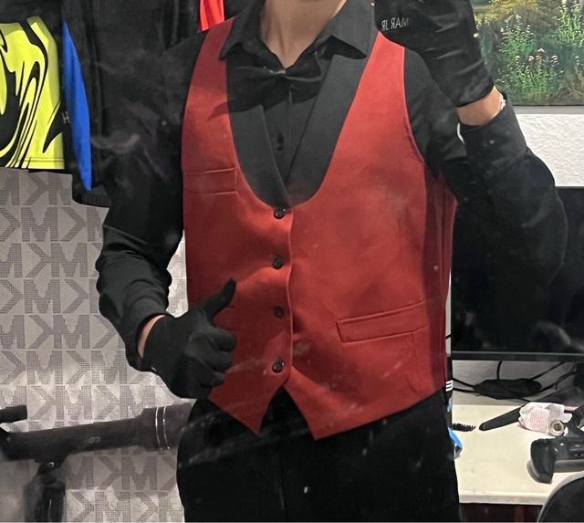 Chaleco rojo y negro