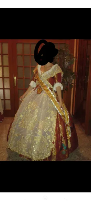 Traje de Fallera rojo terracota y dorado