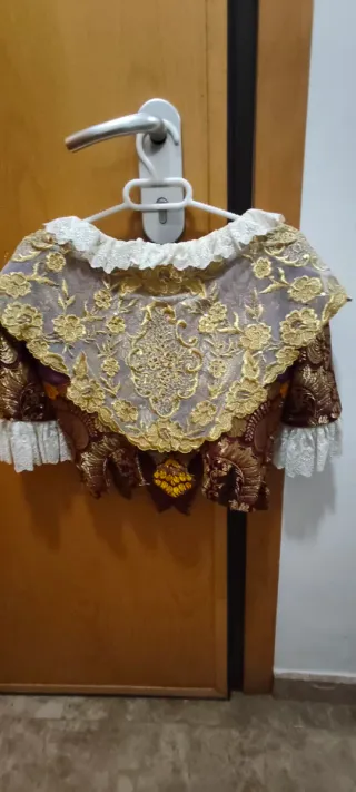 Traje de Fallera rojo terracota y dorado