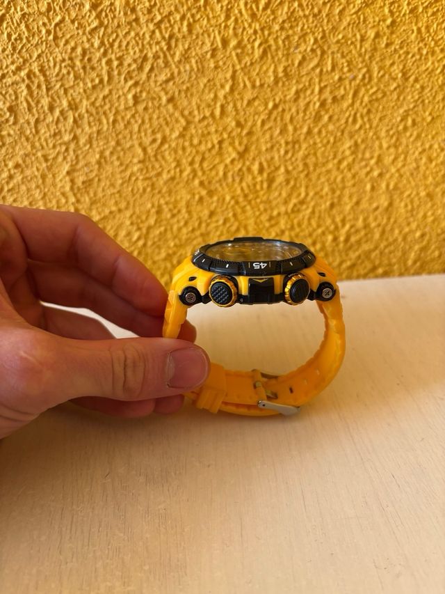 Reloj Armitron Sport Digital Amarillo