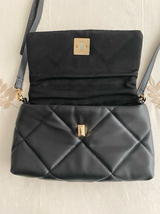 Bolso H&M negro acolchado