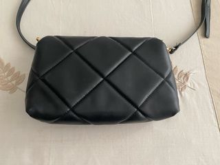 Bolso H&M negro acolchado