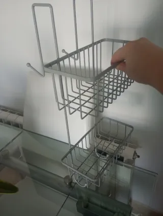 Colgador de metal gris