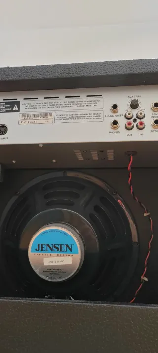 Behringer Ultraroc GX110 Amplificador Guitarra