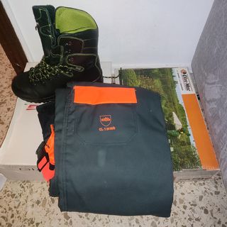 Botas y pantalón motosierra anticortes