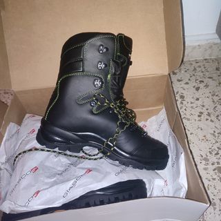 Botas y pantalón motosierra anticortes