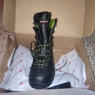 Botas y pantalón motosierra anticortes