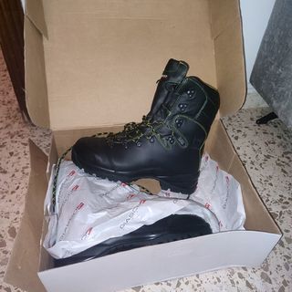 Botas y pantalón motosierra anticortes