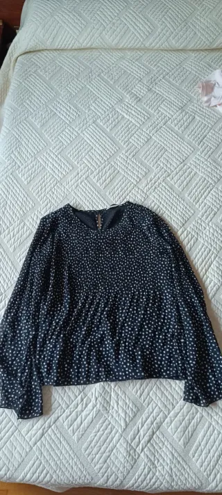 Stradivarius blusa lunares S