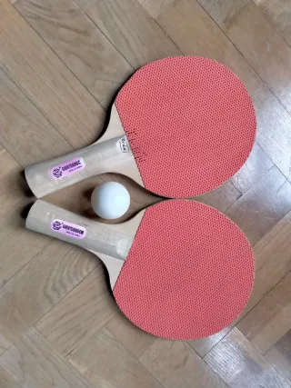 Raquetas de ping pong y pelota
