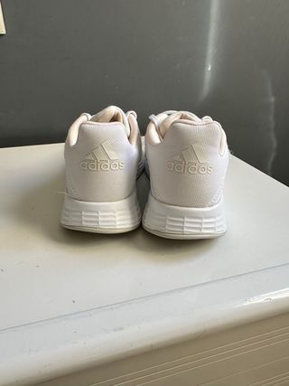 Zapatillas Adidas Blancas y Turquesa