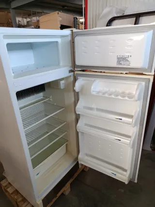 Frigorífico de butano blanco marca butsir