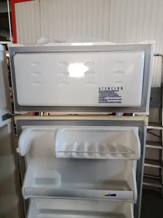 Frigorífico de butano blanco marca butsir