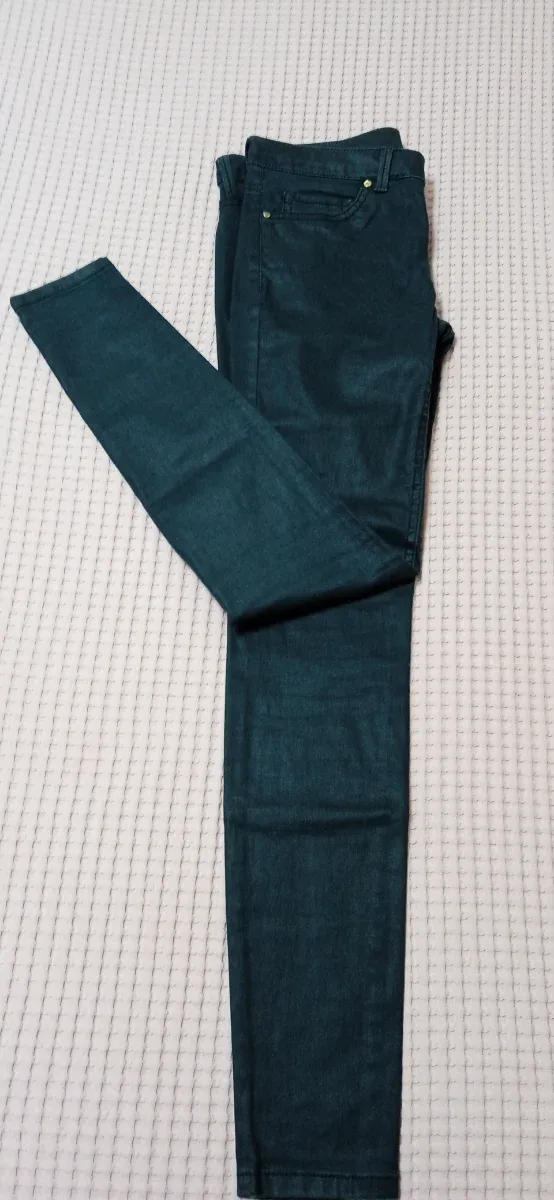 Pantalón Mango satinado verde