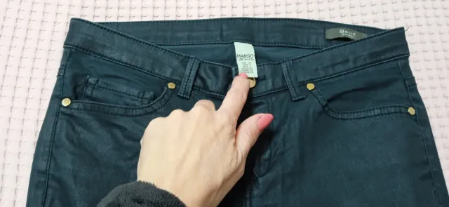 Pantalón Mango satinado verde