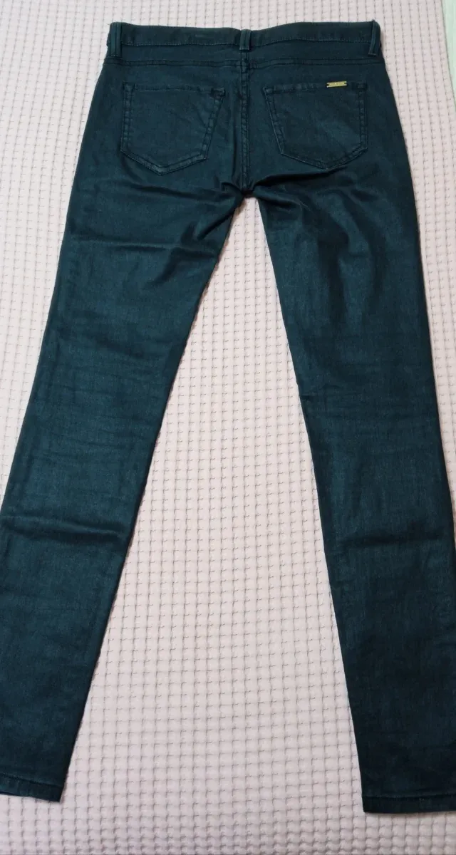 Pantalón Mango satinado verde