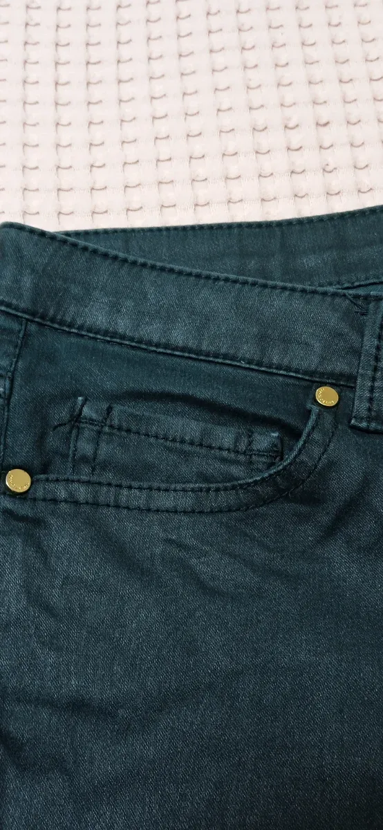 Pantalón Mango satinado verde