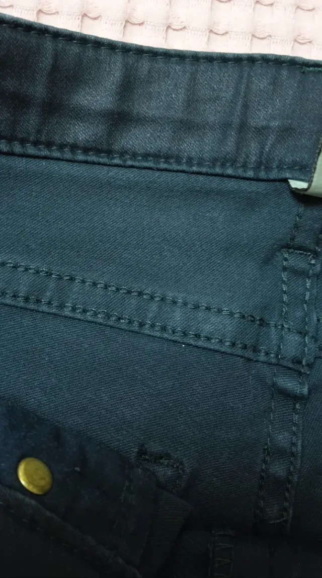 Pantalón Mango satinado verde