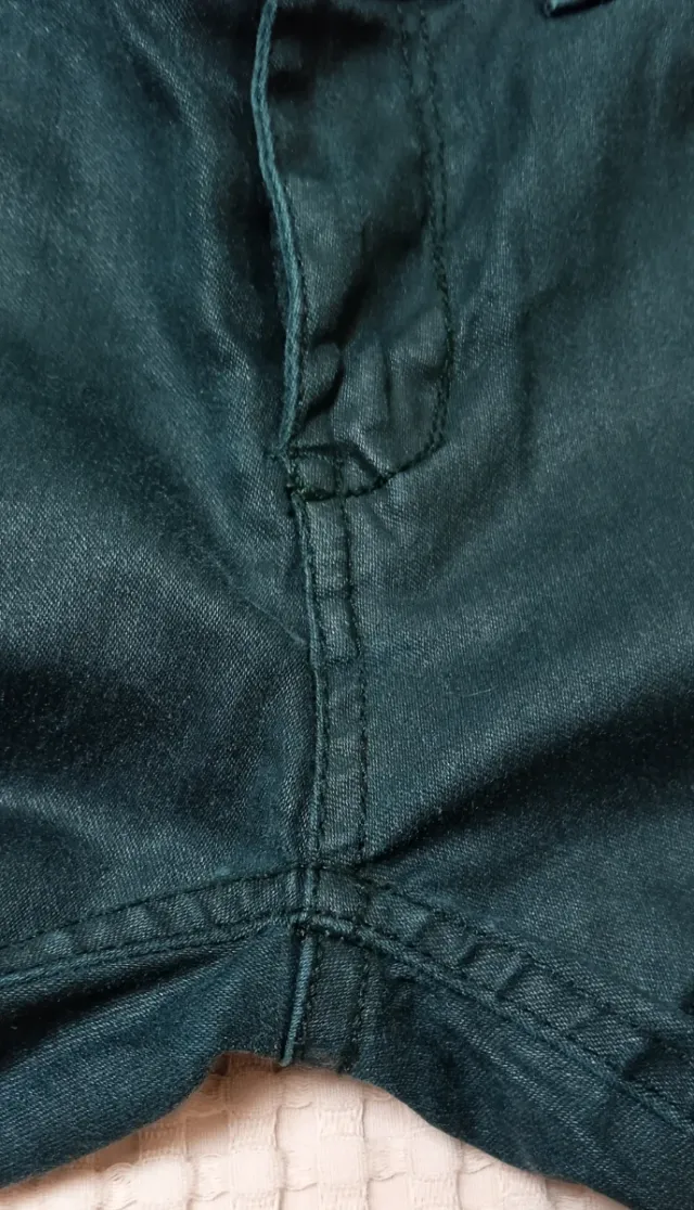 Pantalón Mango satinado verde