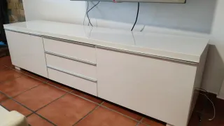 Mueble TV y mesa de centro blancos