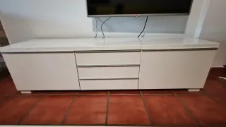 Mueble TV y mesa de centro blancos
