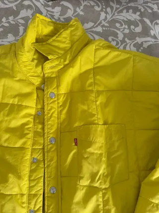 Abrigo acolchado Levi's amarillo nuevo