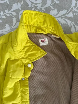 Abrigo acolchado Levi's amarillo nuevo
