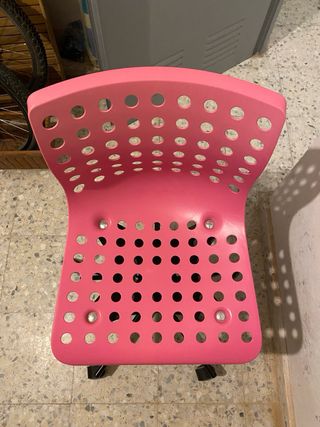 Silla de escritorio rosa con ruedas