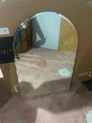 Espejo de baño arqueado con borde biselado