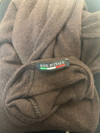 Maglia marrone con dettagli gioiello