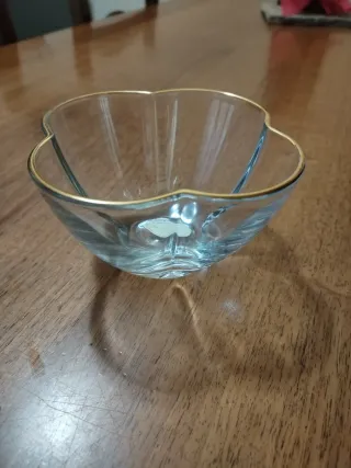 Vaso decorativo con bordo dorato