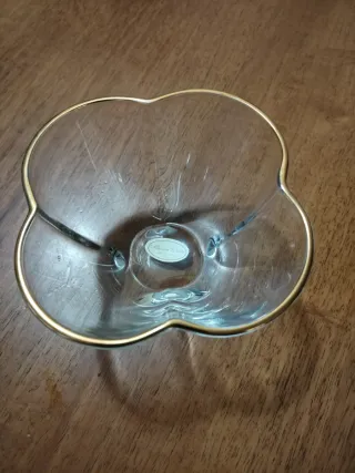 Vaso decorativo con bordo dorato