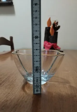 Vaso decorativo con bordo dorato