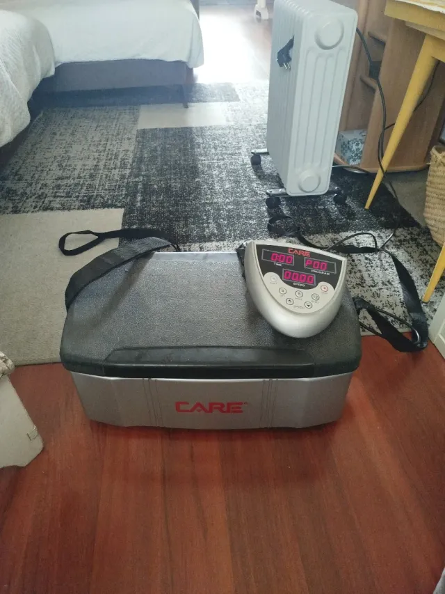 Máquina vibradora CARE para pies y piernas