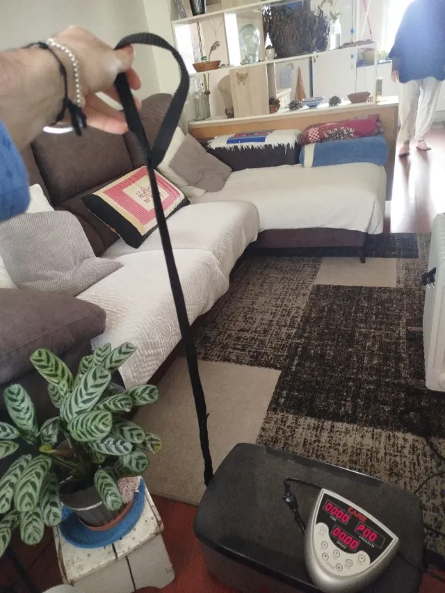 Máquina vibradora CARE para pies y piernas