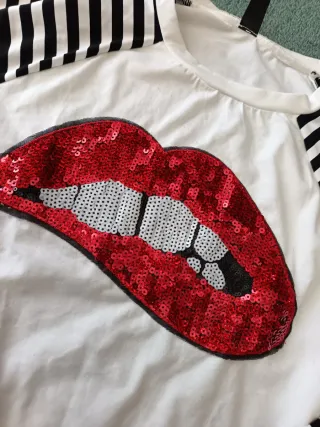 T-shirt maniche lunghe con paillettes labbra