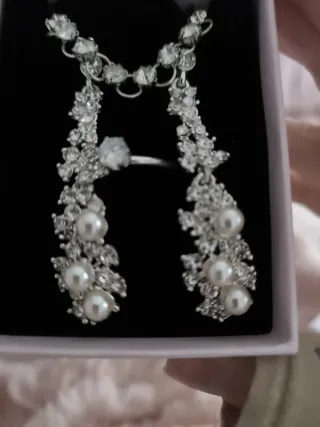 Conjunto de bisutería plateada cara