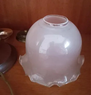 Lampada da comodino in legno e vetro