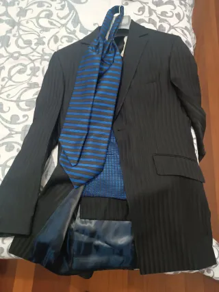 Traje de boda negro y azul