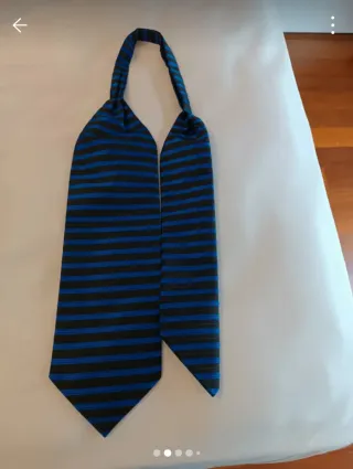 Traje de boda negro y azul