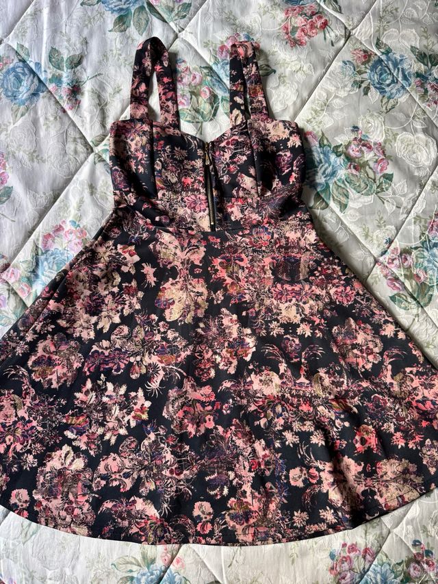 Vestido corto floral tirantes cremallera
