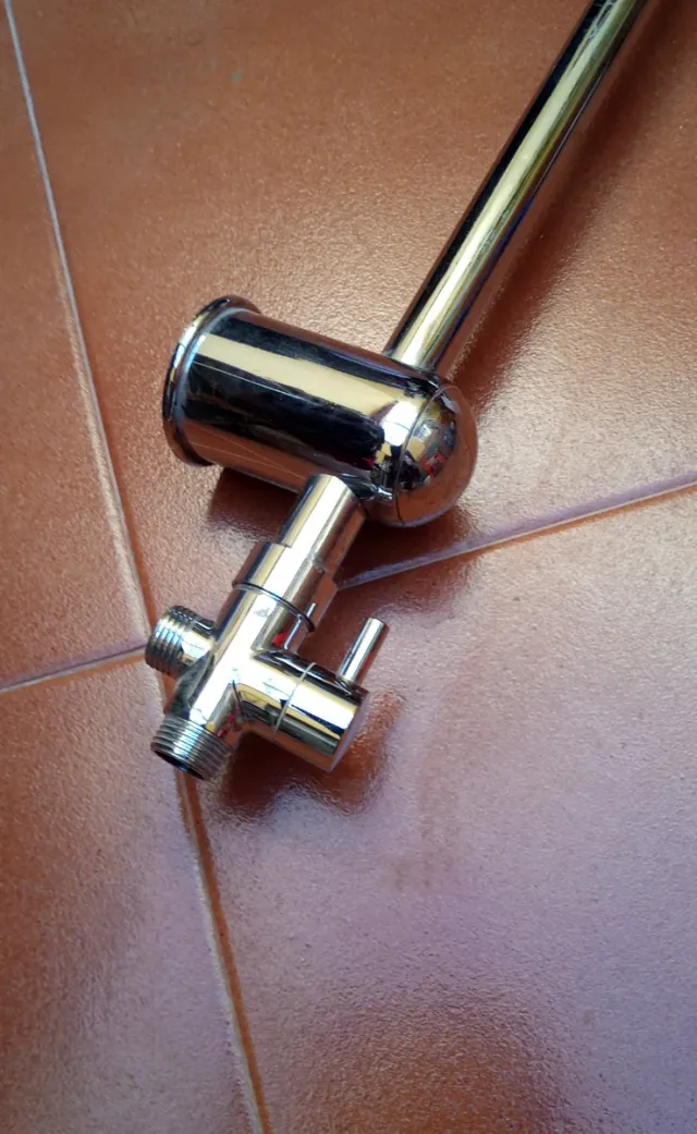 Barra de ducha plateada